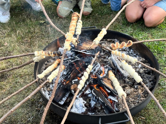 Stockbrote am Lagerfeuer